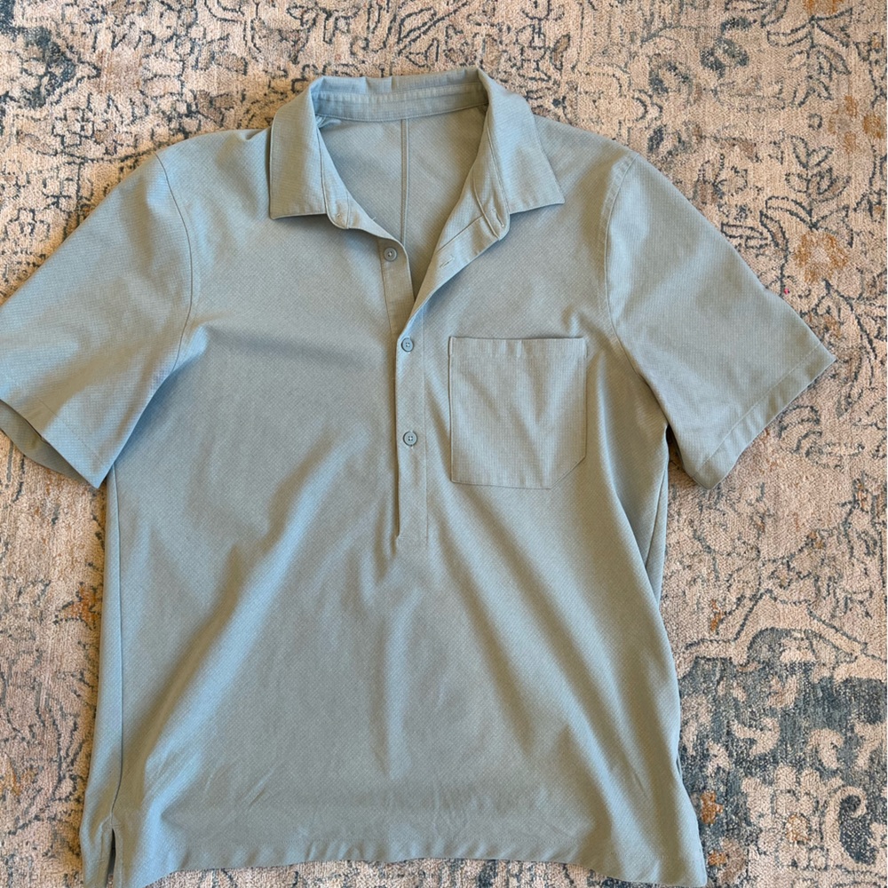 Lululemon Men’s Medium half button down
